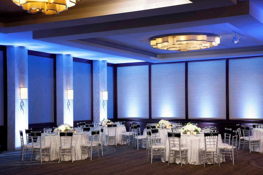 The Westin Michigan Avenue Chicago — Hotel building in Chicago, Illinois