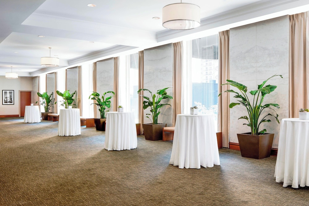The Westin Michigan Avenue Chicago — Hotel building in Chicago, Illinois