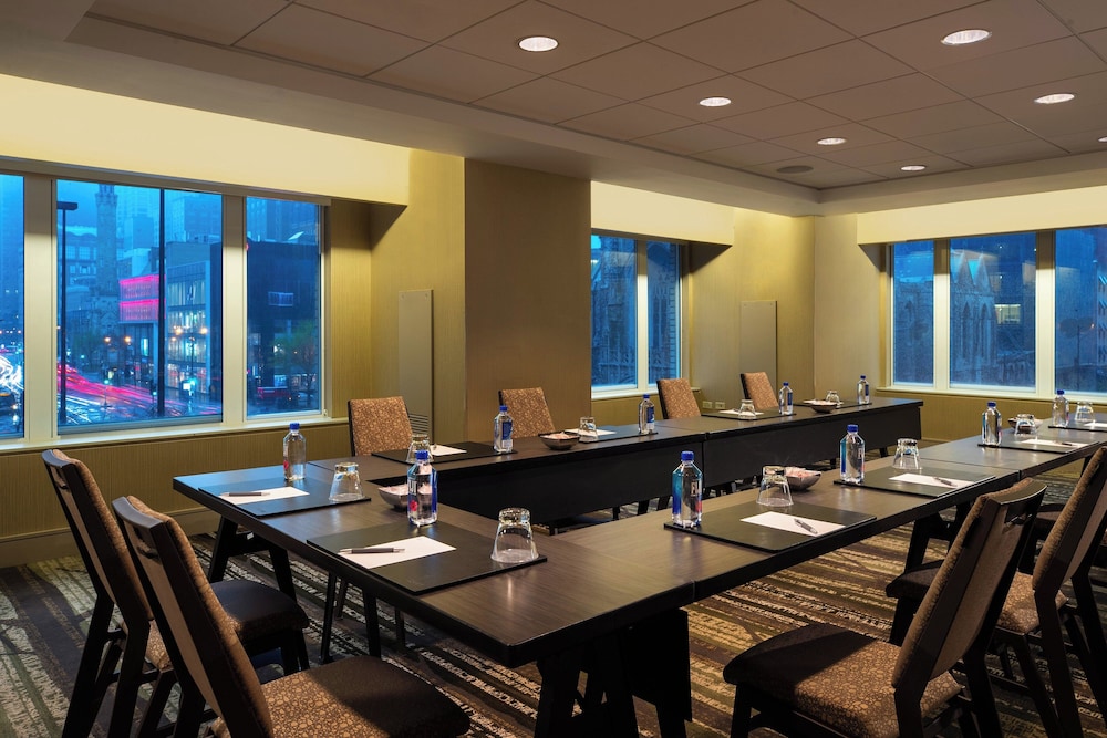 The Westin Michigan Avenue Chicago — Hotel building in Chicago, Illinois