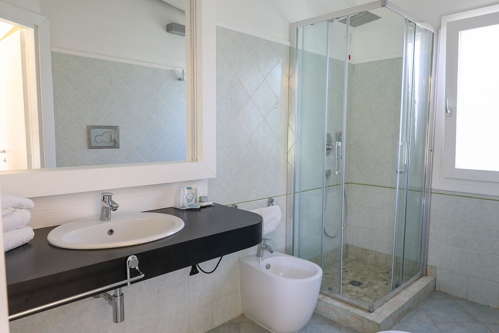 Limone Beach Resort — Hotel rooms in Castiadas, Sardinia