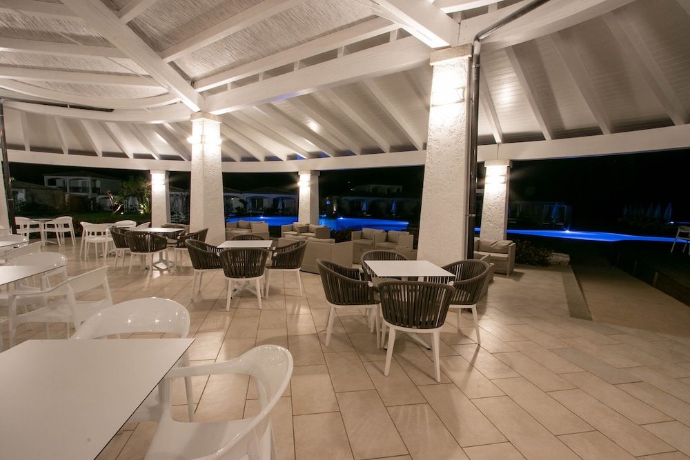Limone Beach Resort — Restaurant & bars in Castiadas, Sardinia