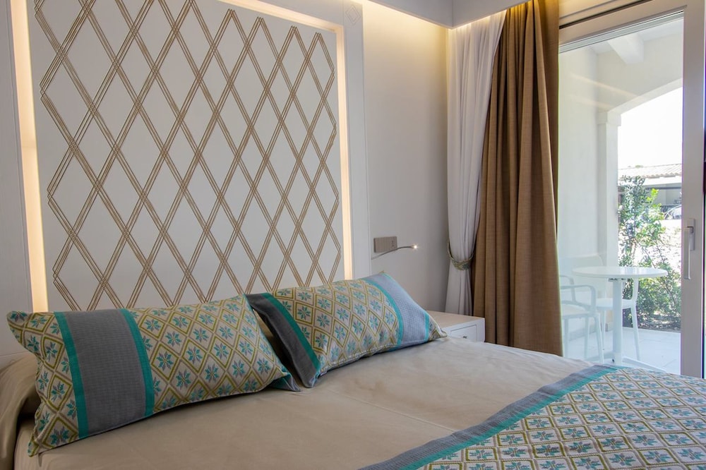 Limone Beach Resort — Hotel rooms in Castiadas, Sardinia