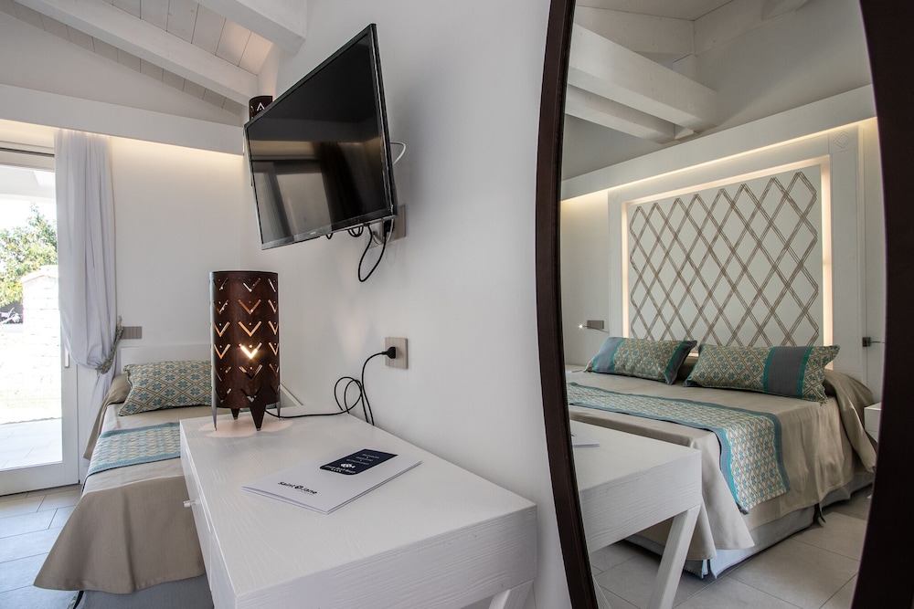 Limone Beach Resort — Hotel rooms in Castiadas, Sardinia
