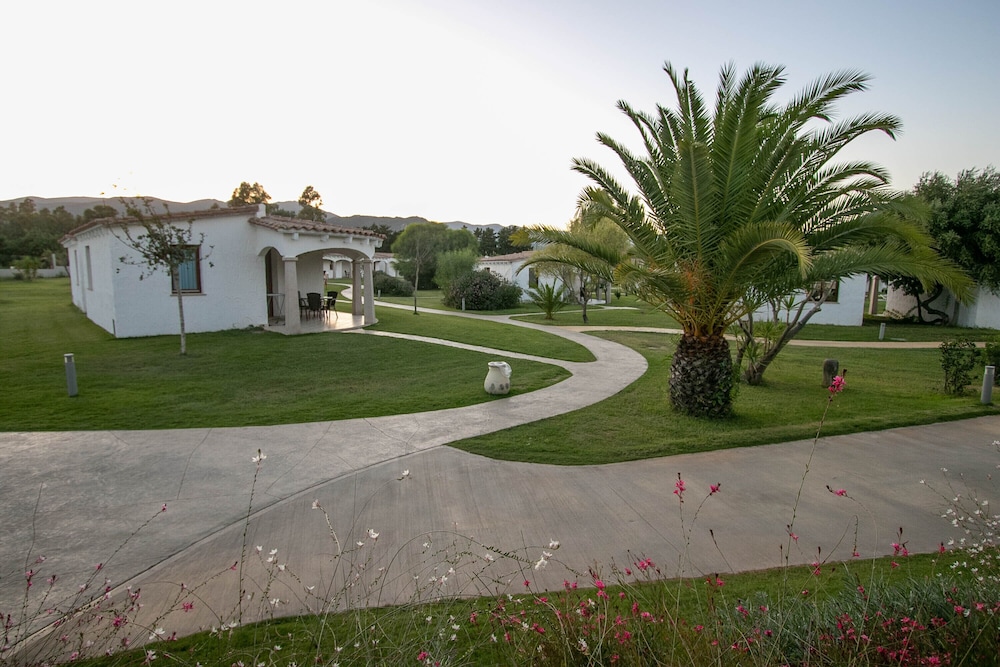 Limone Beach Resort — Hotel building in Castiadas, Sardinia
