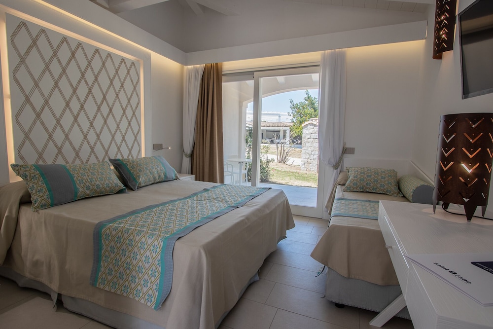 Limone Beach Resort — Hotel rooms in Castiadas, Sardinia