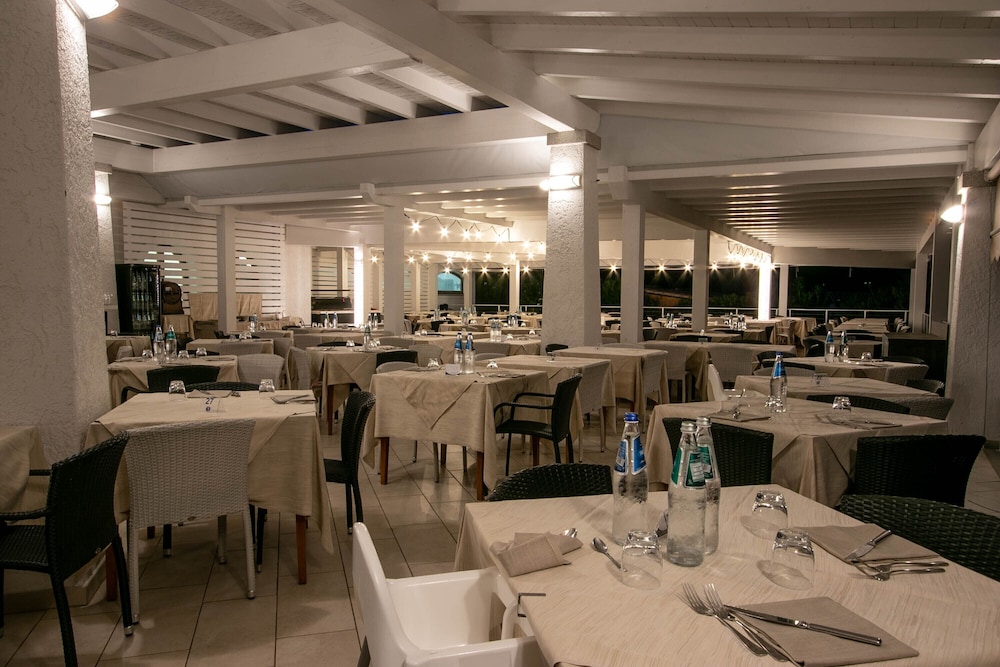 Limone Beach Resort — Restaurant & bars in Castiadas, Sardinia