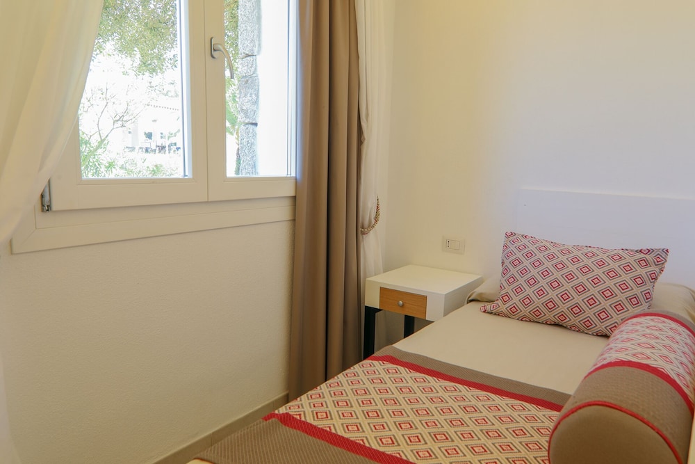Limone Beach Resort — Hotel rooms in Castiadas, Sardinia