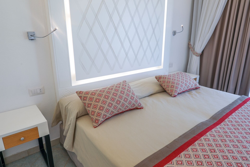 Limone Beach Resort — Hotel rooms in Castiadas, Sardinia