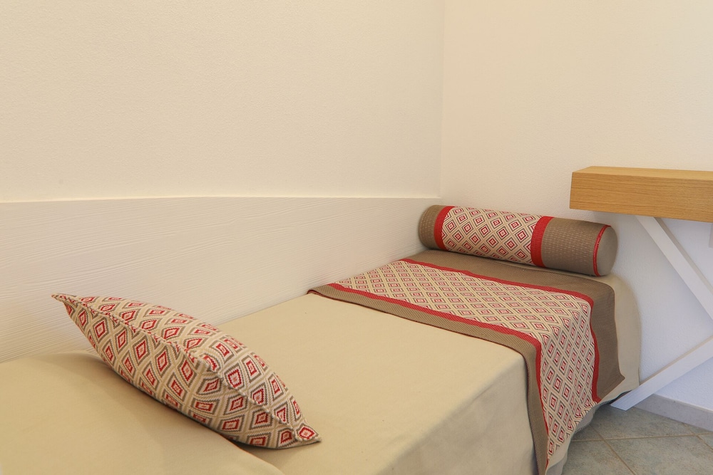 Limone Beach Resort — Hotel rooms in Castiadas, Sardinia