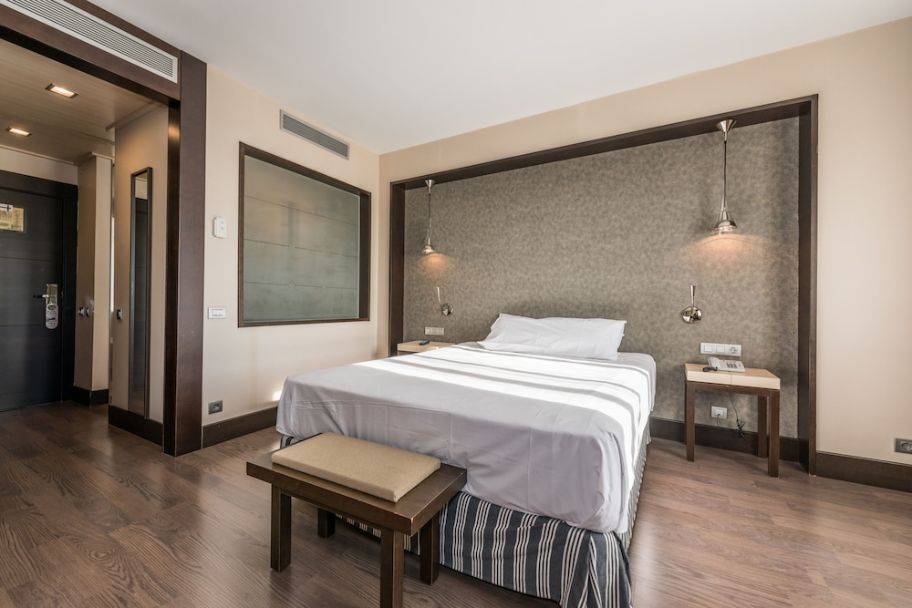 Hotel Mercader - zdjęcie 2