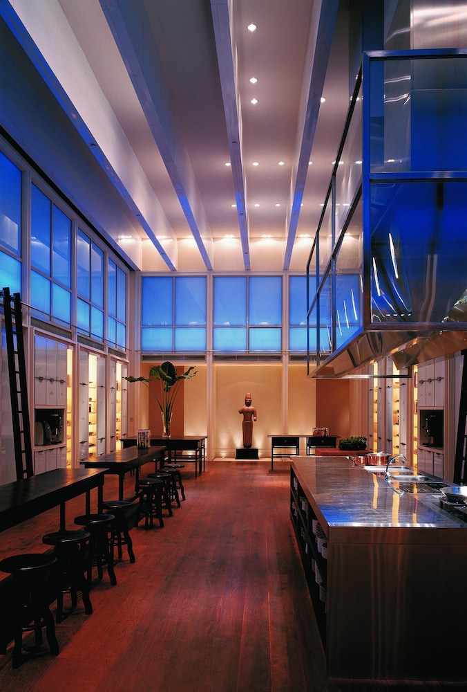 Grand Hyatt Erawan Bangkok — Restaurant & bars in Bangkok, Bangkok
