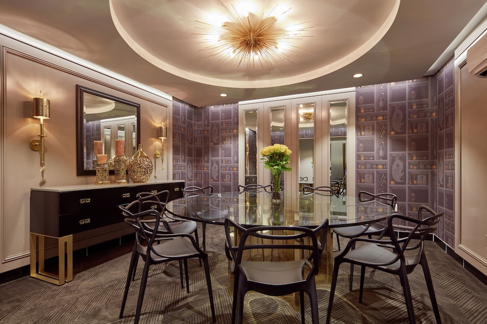 Staypineapple, An Elegant Hotel, Union Square — Restaurant & bars in San Francisco, California