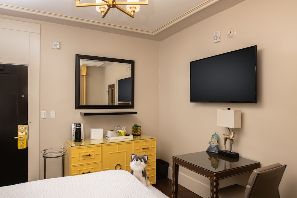 Staypineapple, An Elegant Hotel, Union Square — Hotel rooms in San Francisco, California
