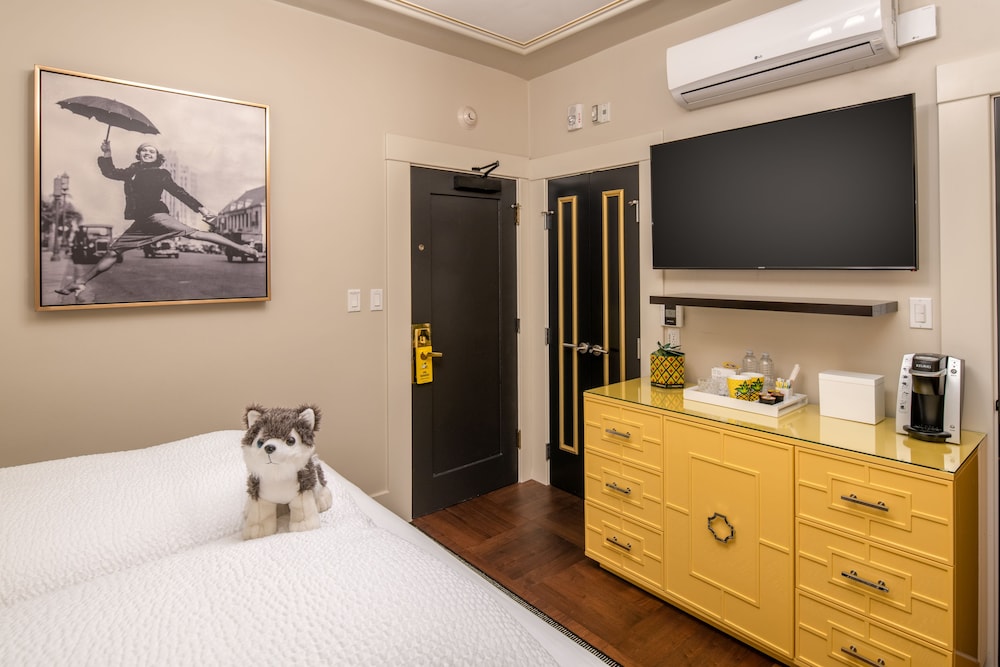 Staypineapple, An Elegant Hotel, Union Square — Hotel rooms in San Francisco, California