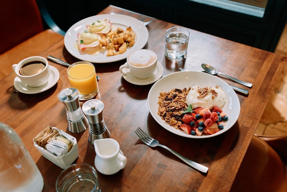 Hotel Zoe Fisherman's Wharf — Restaurant & bars in San Francisco, California