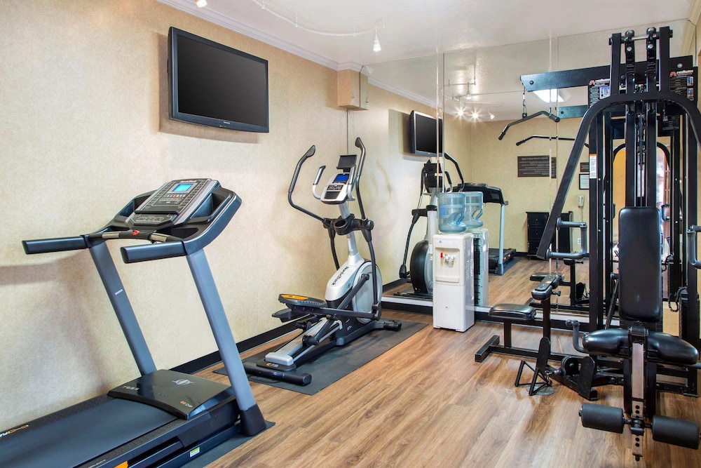 Comfort Inn and Suites San Francisco Airport North — Sports & recreation in Brisbane, California