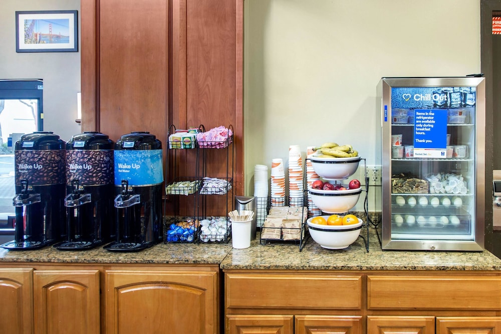 Comfort Inn and Suites San Francisco Airport North — Restaurant & bars in Brisbane, California