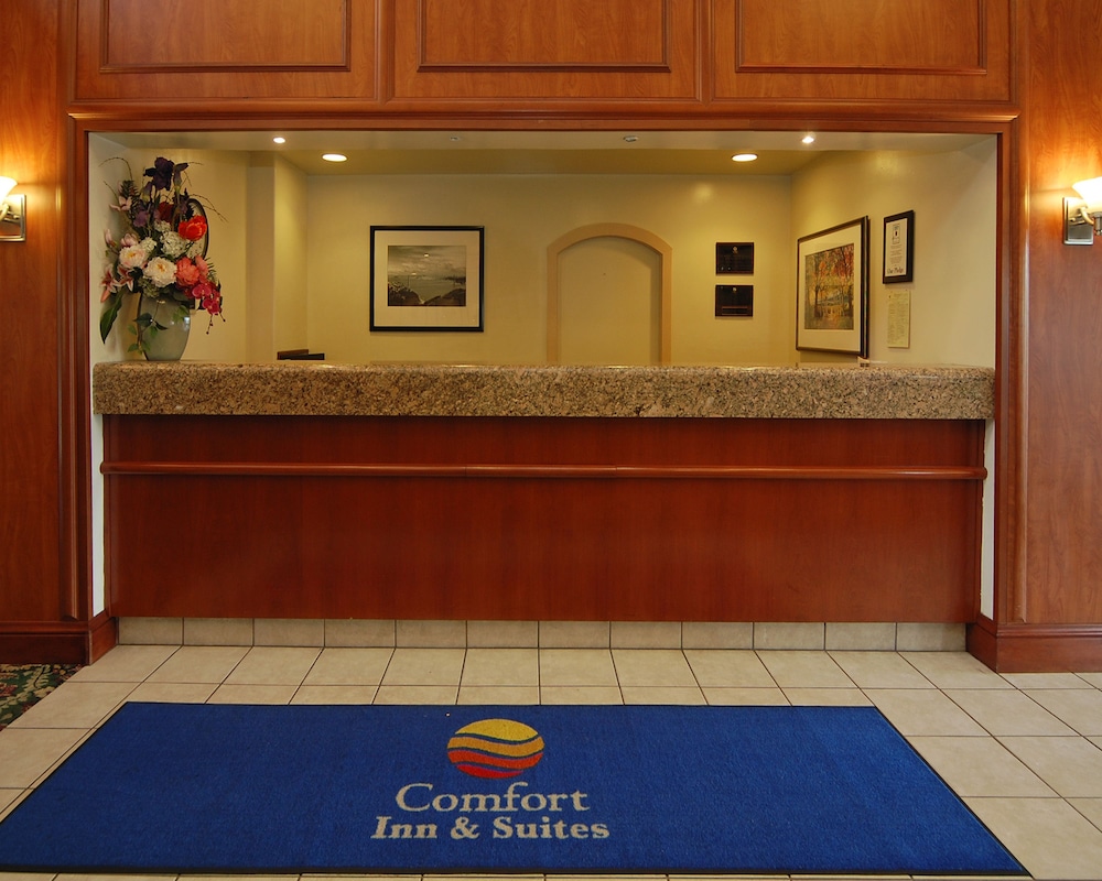 Comfort Inn and Suites San Francisco Airport North — Hotel building in Brisbane, California