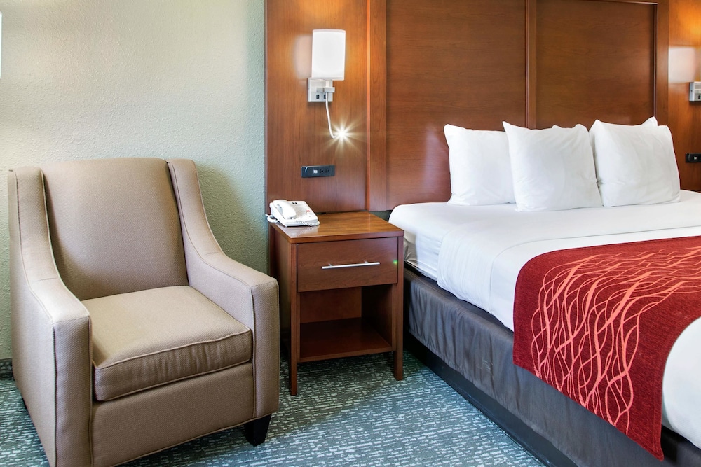 Comfort Inn and Suites San Francisco Airport North — Hotel rooms in Brisbane, California