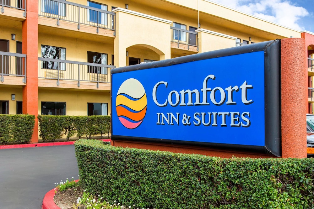 Comfort Inn and Suites San Francisco Airport North — Main photo in Brisbane, California