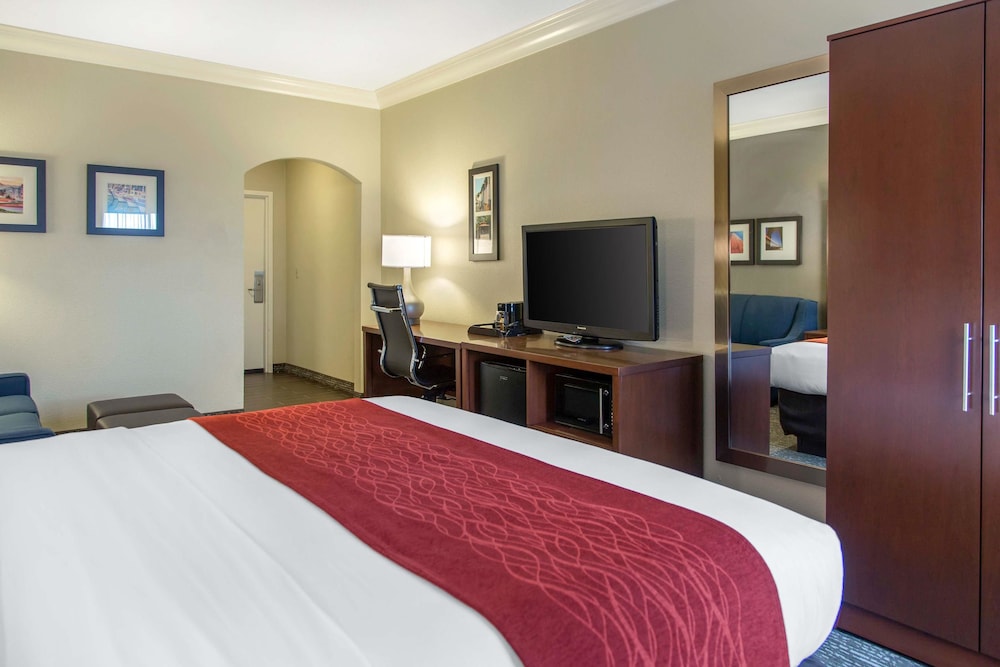Comfort Inn and Suites San Francisco Airport North — Hotel rooms in Brisbane, California