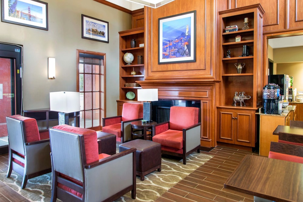 Comfort Inn and Suites San Francisco Airport North — Hotel building in Brisbane, California