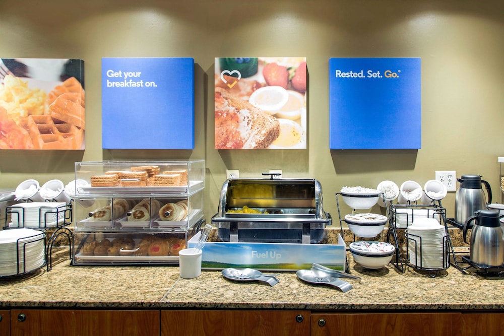Comfort Inn and Suites San Francisco Airport North — Restaurant & bars in Brisbane, California