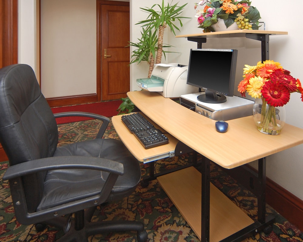 Comfort Inn and Suites San Francisco Airport North — Hotel rooms in Brisbane, California