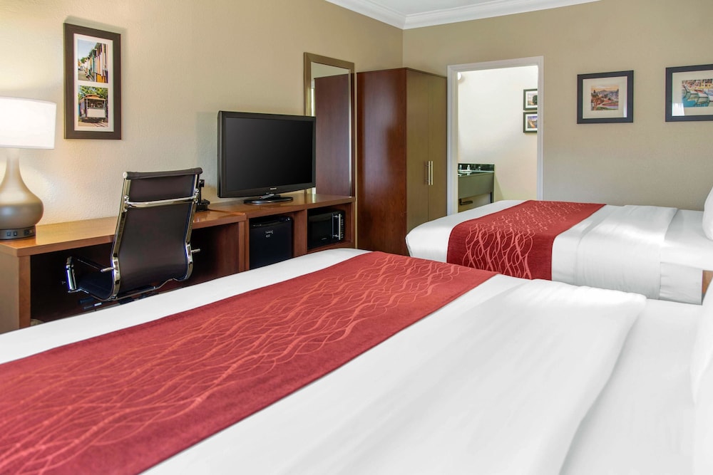 Comfort Inn and Suites San Francisco Airport North — Hotel rooms in Brisbane, California