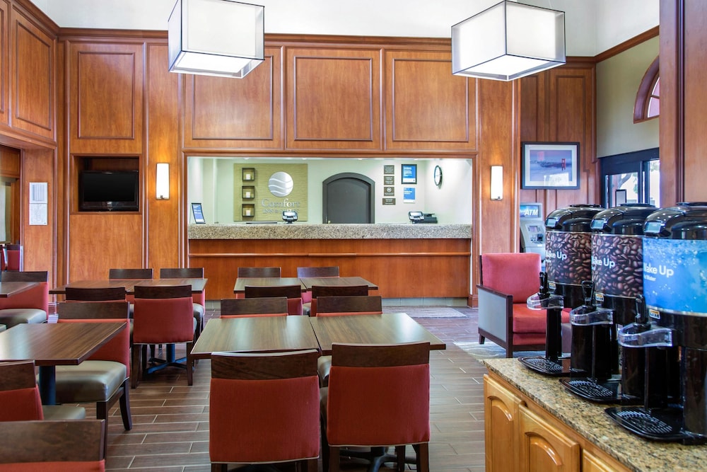 Comfort Inn and Suites San Francisco Airport North — Restaurant & bars in Brisbane, California