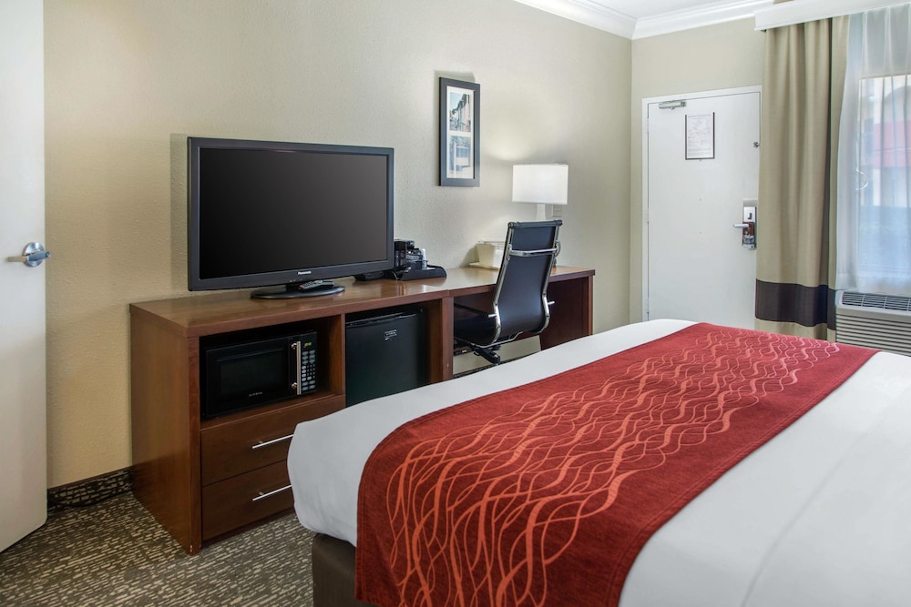Comfort Inn and Suites San Francisco Airport North — Hotel rooms in Brisbane, California