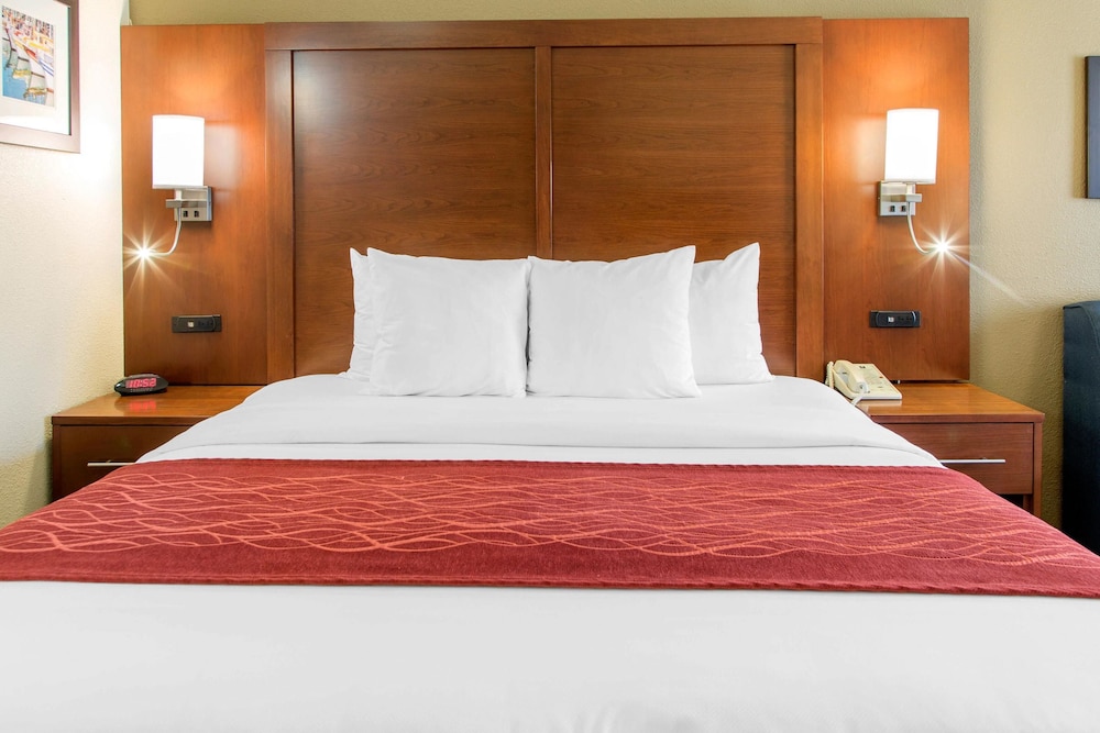 Comfort Inn and Suites San Francisco Airport North — Hotel rooms in Brisbane, California