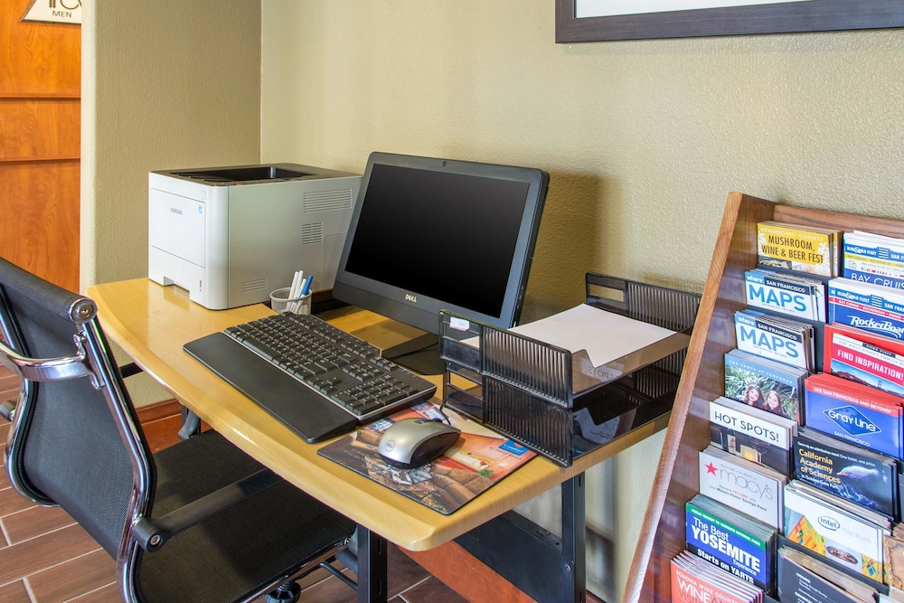 Comfort Inn and Suites San Francisco Airport North — Hotel rooms in Brisbane, California