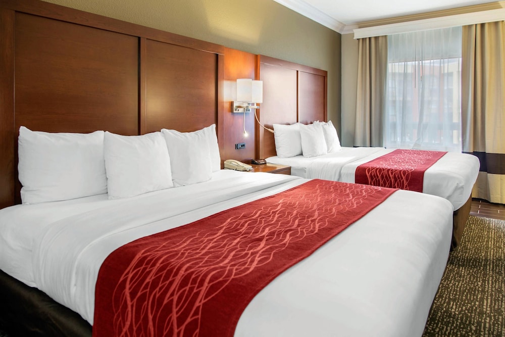 Comfort Inn and Suites San Francisco Airport North — Hotel rooms in Brisbane, California