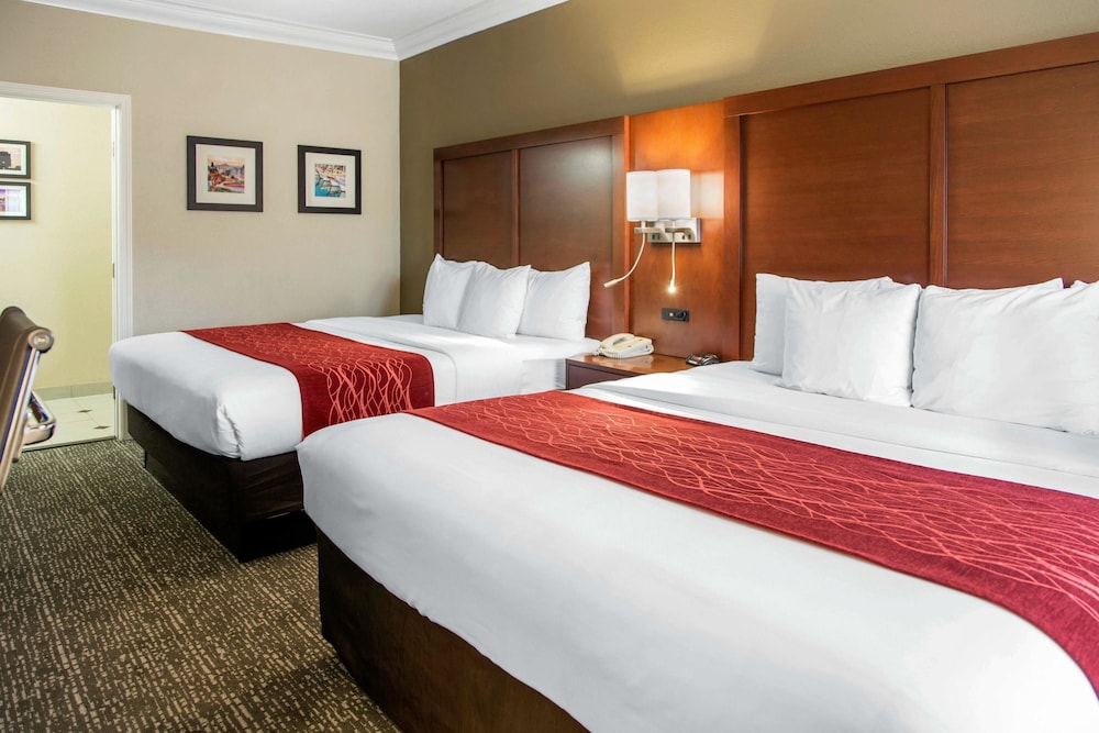 Comfort Inn and Suites San Francisco Airport North — Hotel rooms in Brisbane, California