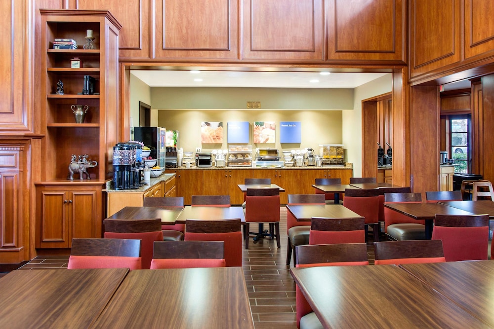 Comfort Inn and Suites San Francisco Airport North — Restaurant & bars in Brisbane, California
