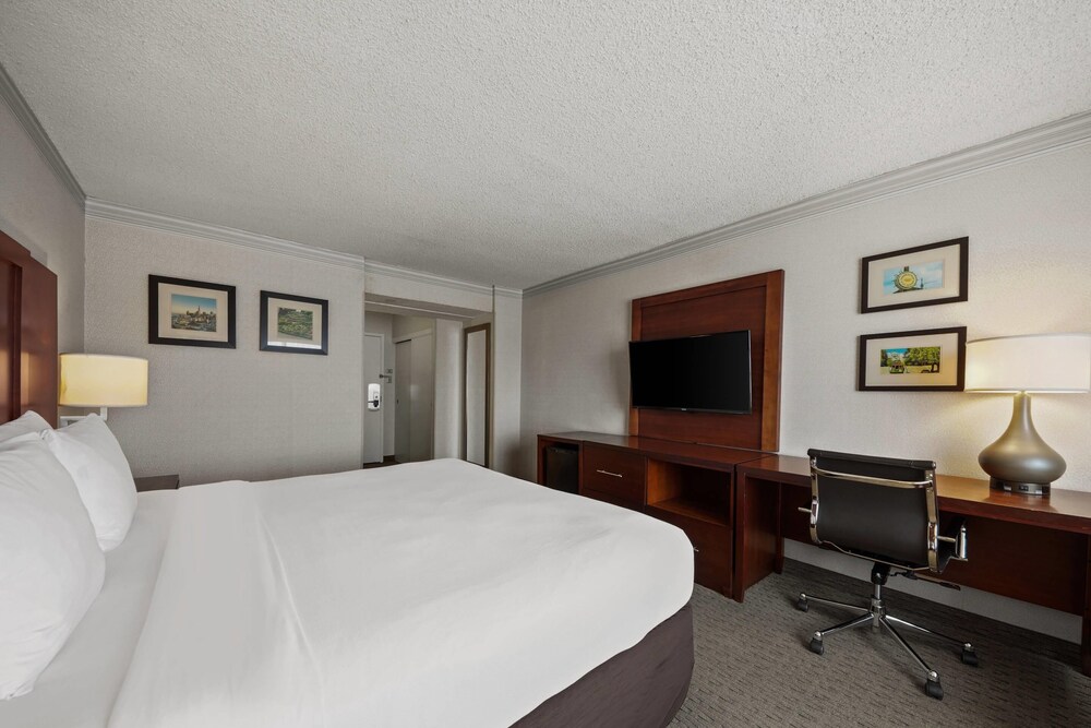 Comfort Inn by the Bay — Hotel rooms in San Francisco, California
