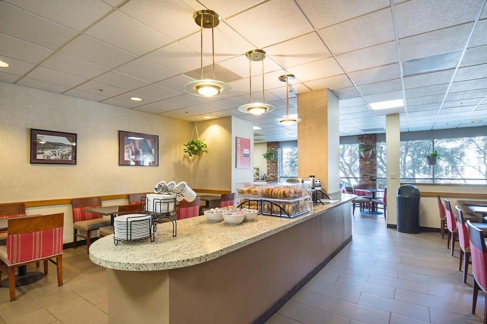Comfort Inn by the Bay — Restaurant & bars in San Francisco, California