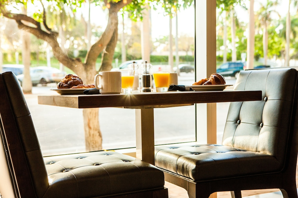 YVE Hotel Miami — Restaurant & bars in Miami, Florida