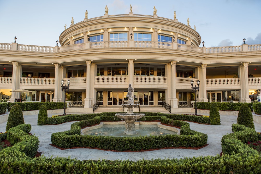 Trump National Doral Miami — Hotel building in Miami, Florida