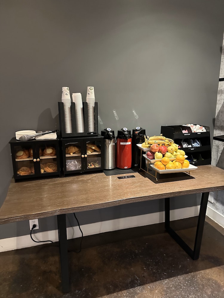 Hotel Garrett — Restaurant & bars in San Francisco, California