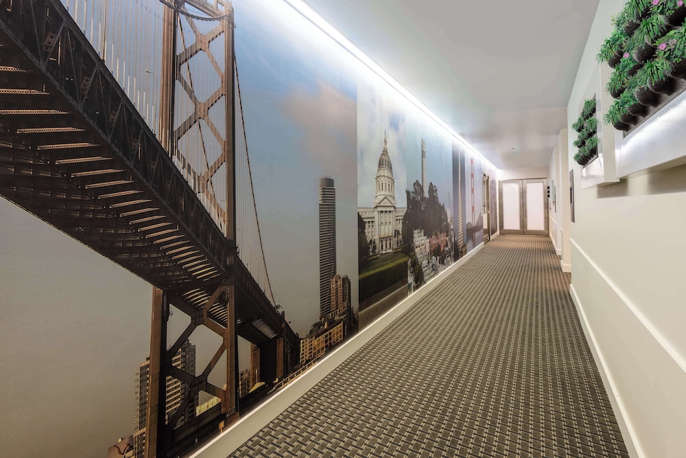Hilton San Francisco Financial District — Hotel building in San Francisco, California