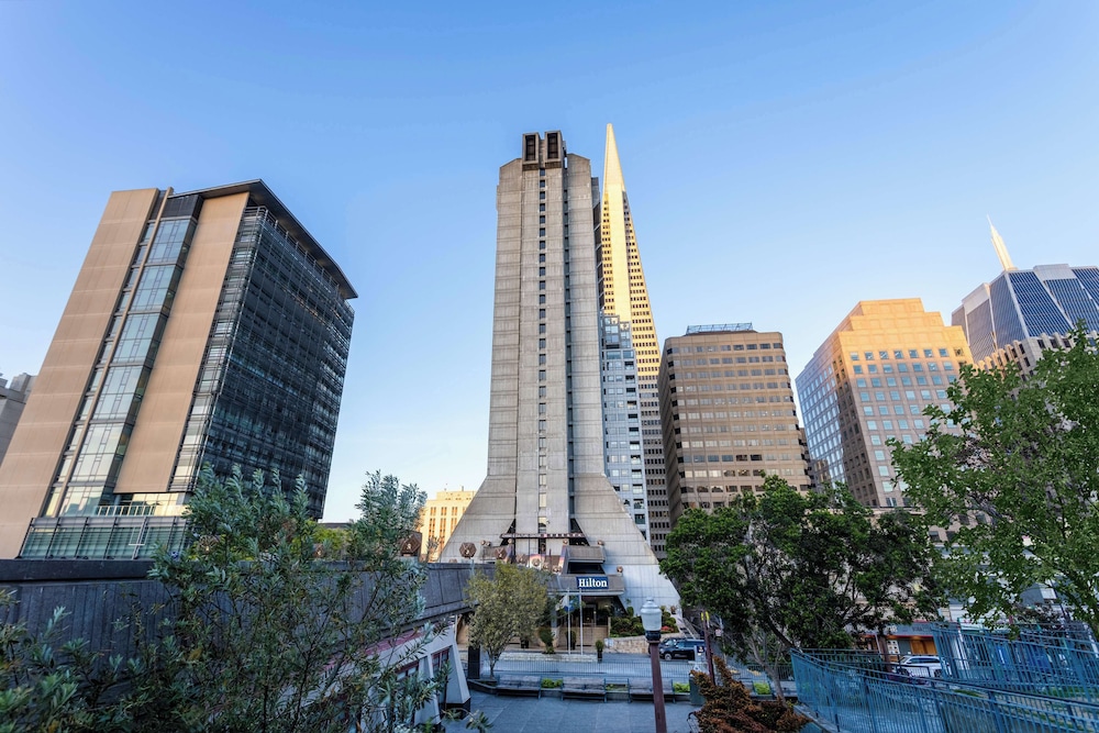 Hilton San Francisco Financial District — Hotel building in San Francisco, California