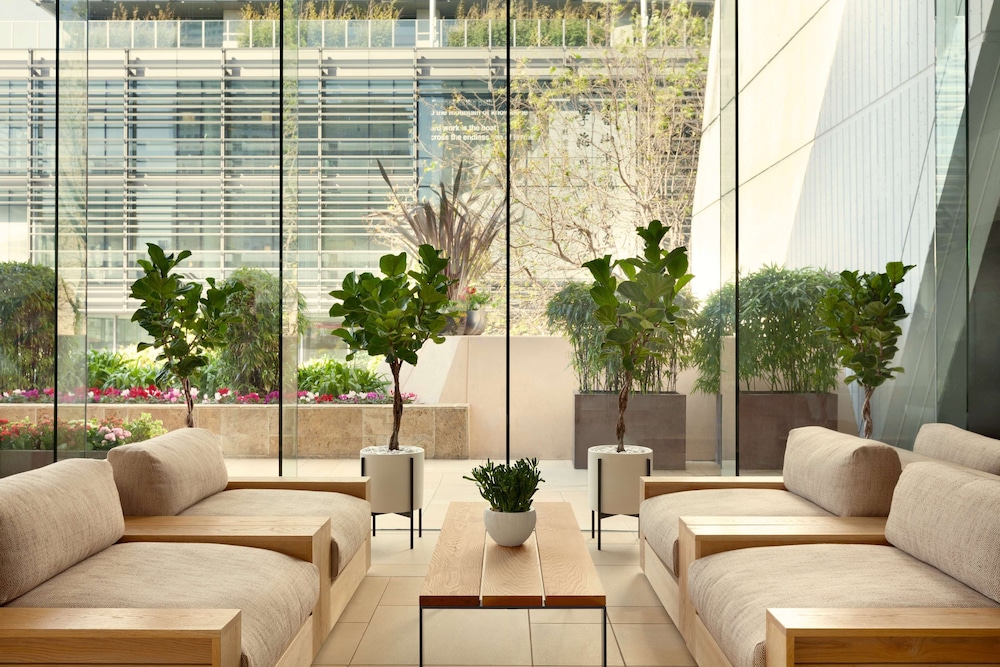 Hilton San Francisco Financial District — Hotel building in San Francisco, California