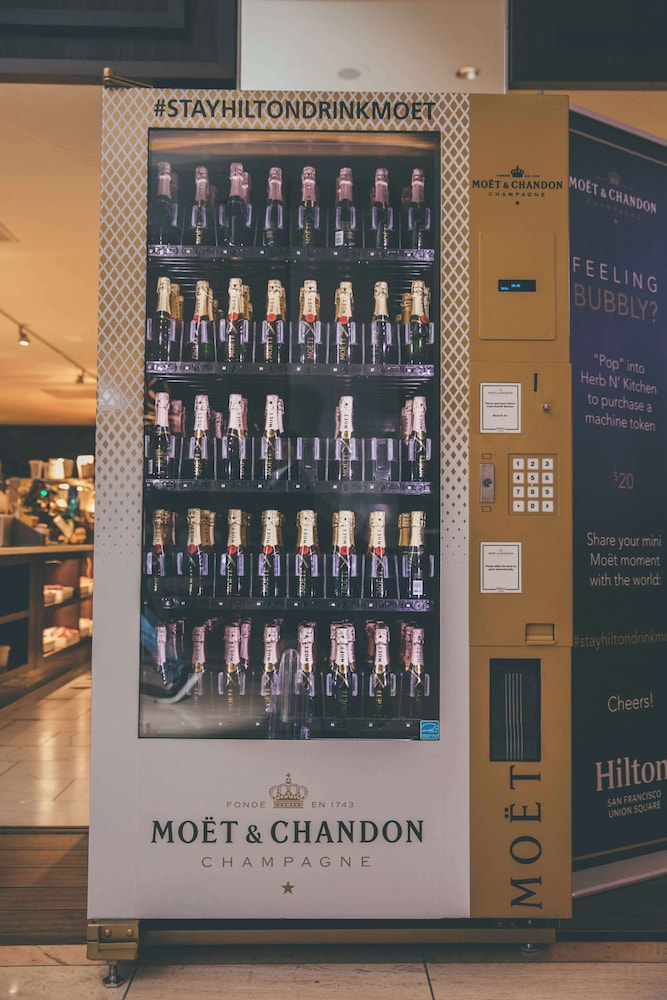 Hilton San Francisco Union Square — Hotel building in San Francisco, California