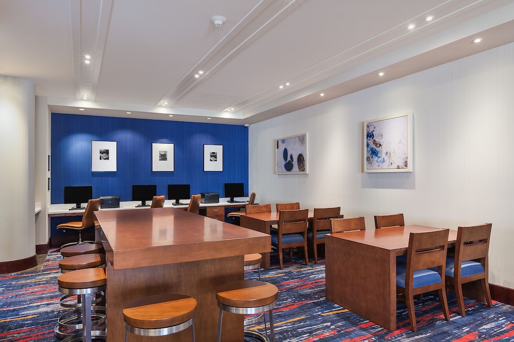 Holiday Inn Express Hotel & Suites Fisherman's Wharf by IHG — Hotel building in San Francisco, California