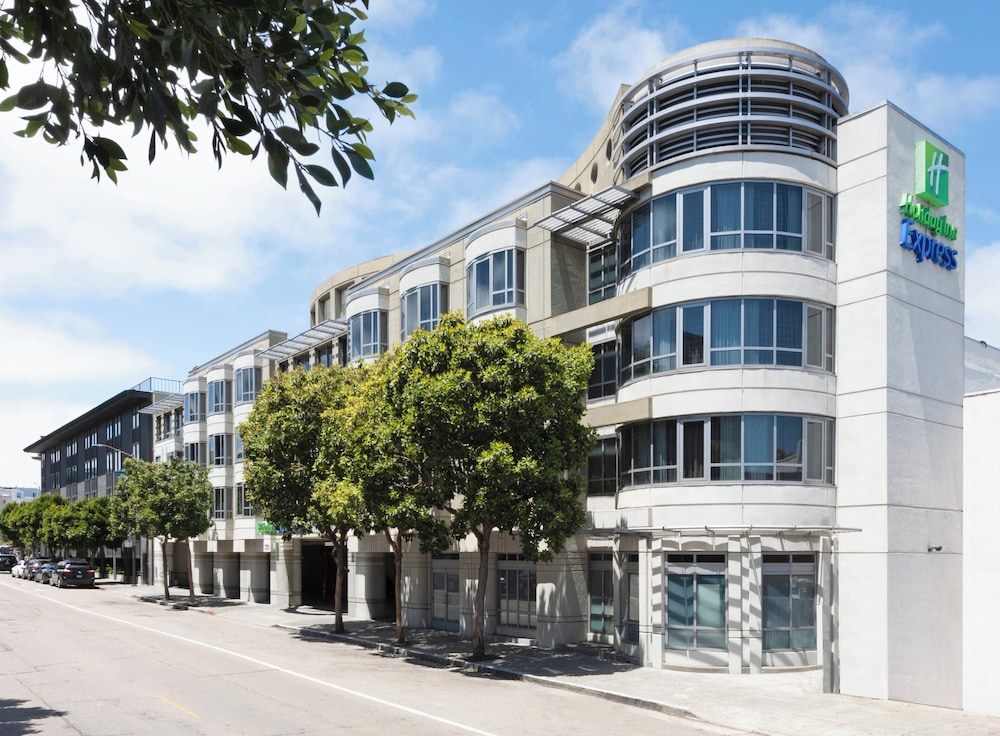 Holiday Inn Express Hotel & Suites Fisherman's Wharf by IHG — Hotel building in San Francisco, California