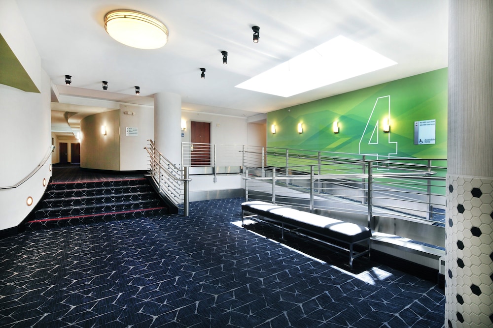 Holiday Inn Express Hotel & Suites Fisherman's Wharf by IHG — Hotel building in San Francisco, California