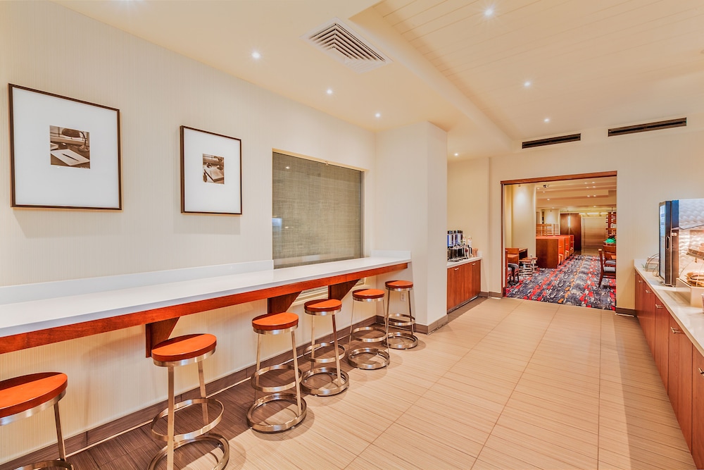 Holiday Inn Express Hotel & Suites Fisherman's Wharf by IHG — Restaurant & bars in San Francisco, California