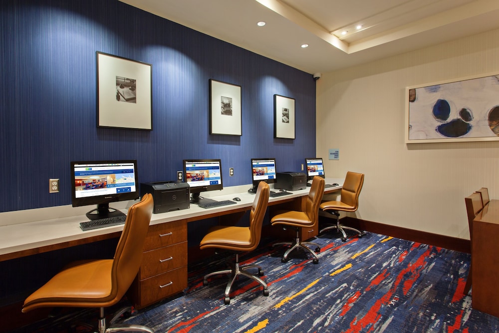 Holiday Inn Express Hotel & Suites Fisherman's Wharf by IHG — Hotel building in San Francisco, California
